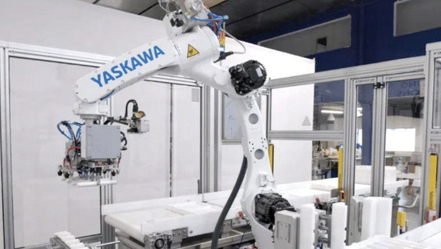 GMG implementa un robot GP12 de Yaskawa para la alimentación de envases en el proceso de etiquetado de una empresa farmacéutica